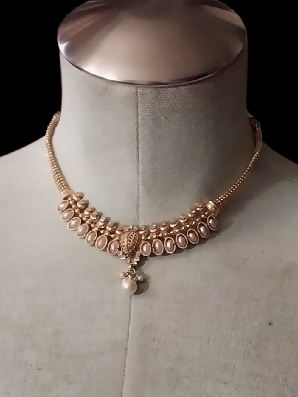 Elegant Gold-Tone Pearl Accent Choker Necklace